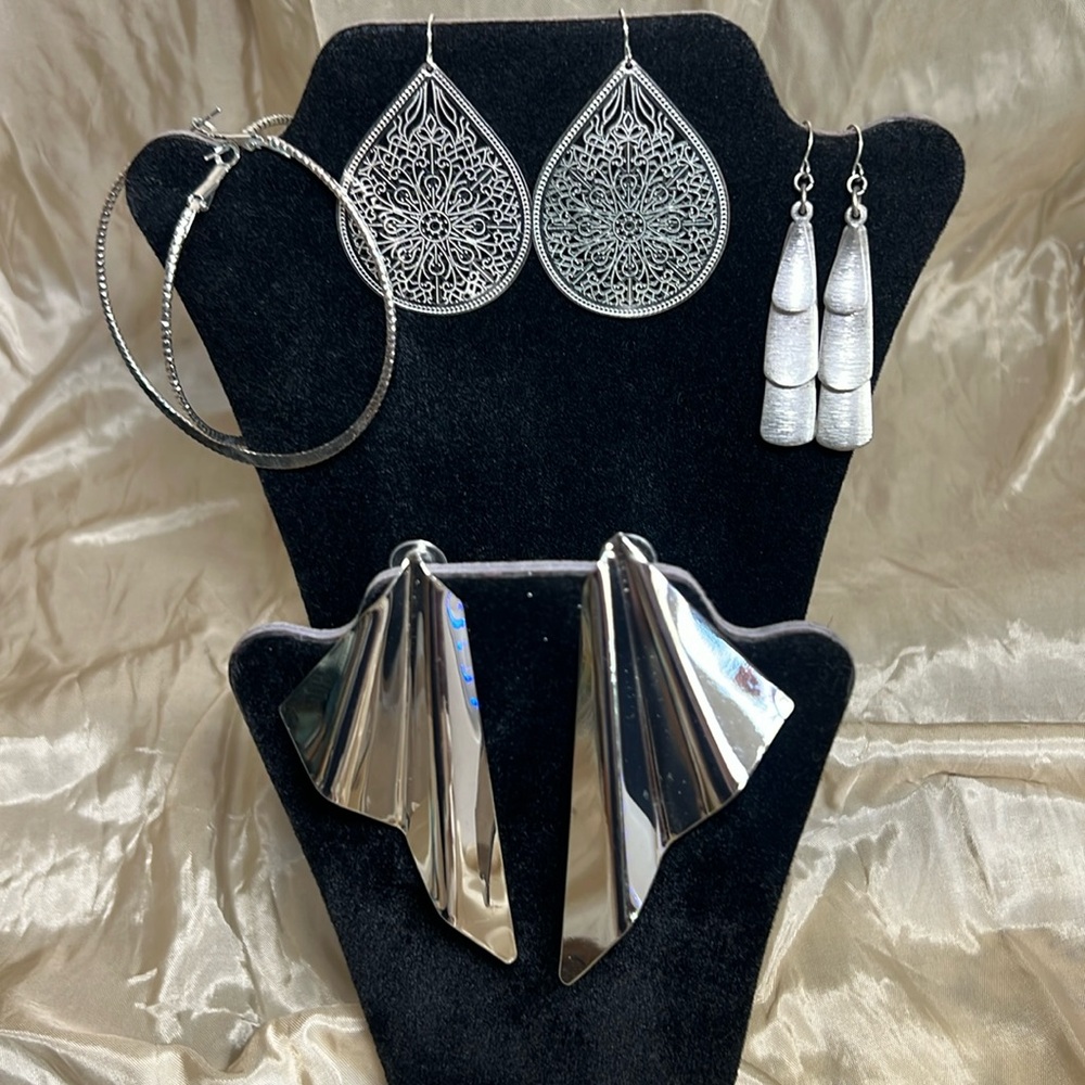 Silver tone Earrings
4 Pairs